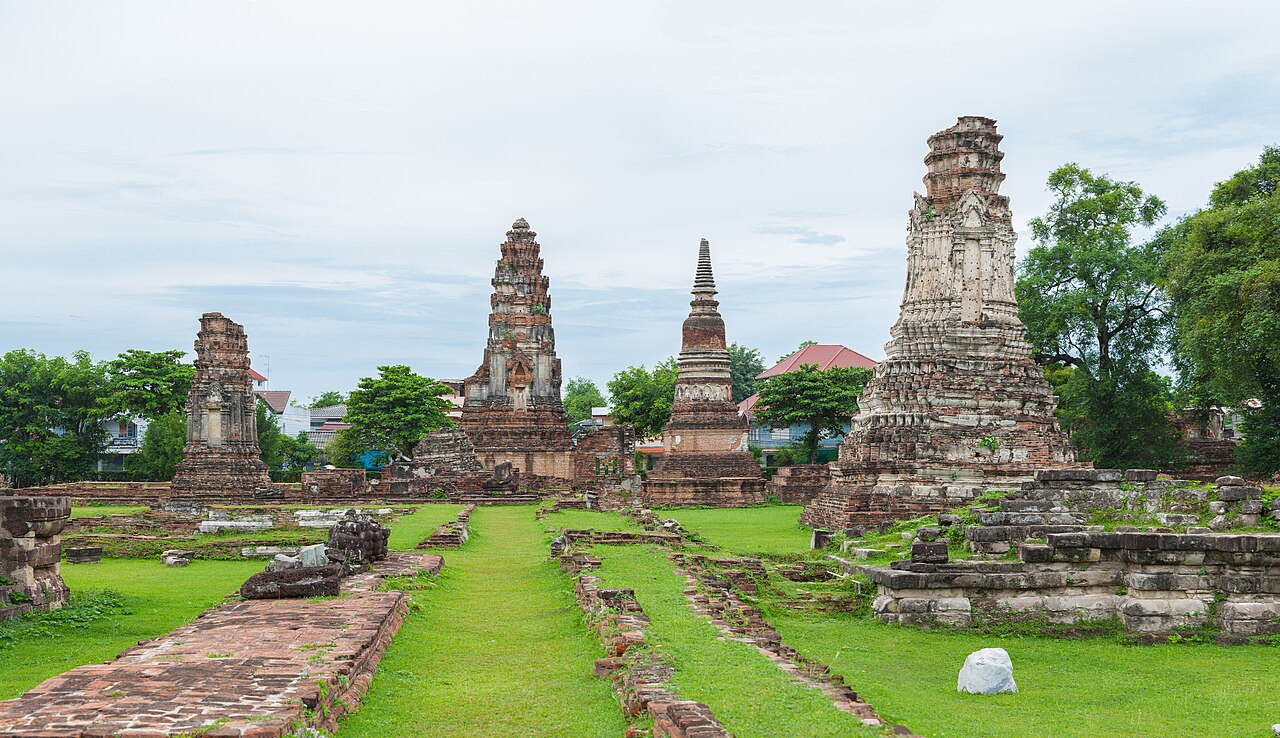 Wat Phra Sri Rattana Maha That ruins panorama